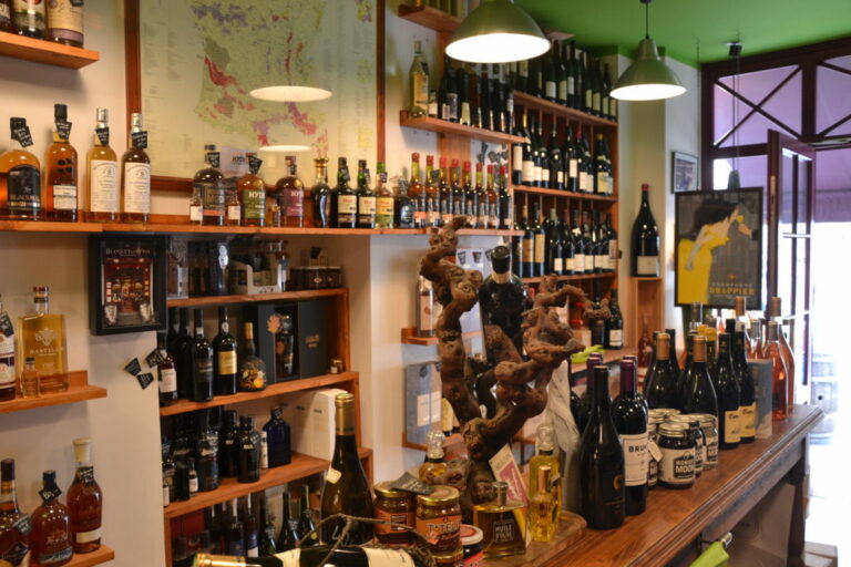 caviste bouquet des vins 91 boulevard beaumarchais 75003 paris cave a vins petitscommerces fr petits commerces 4 1024x683 1 768x512